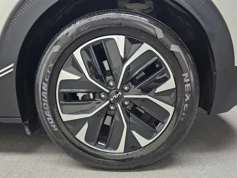 2023 Kia EV6 с пробегом 11 848 км