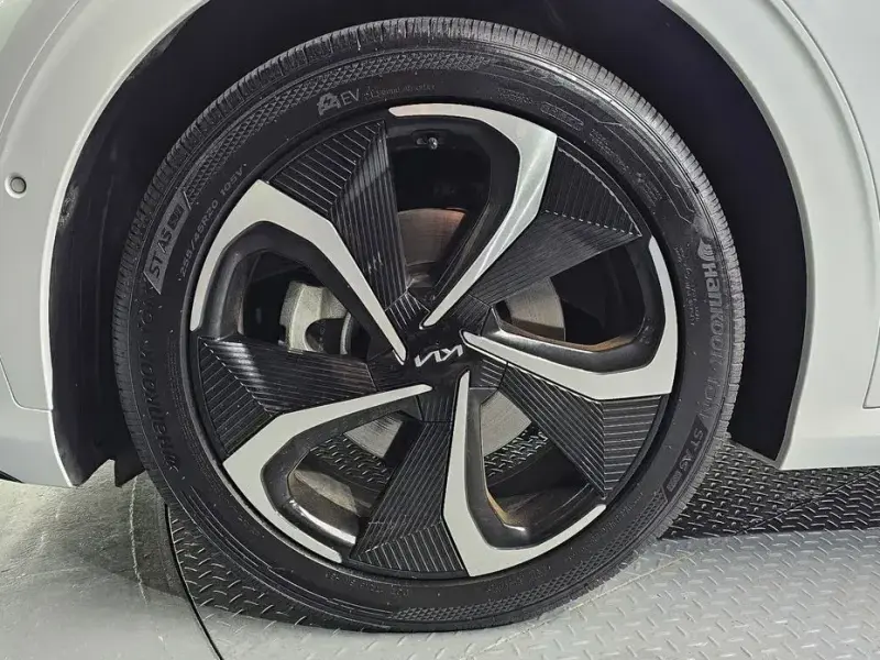 2022 Kia EV6 с пробегом 99 709 км