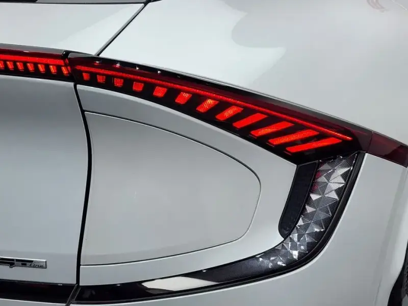 2022 Kia EV6 с пробегом 77 389 км