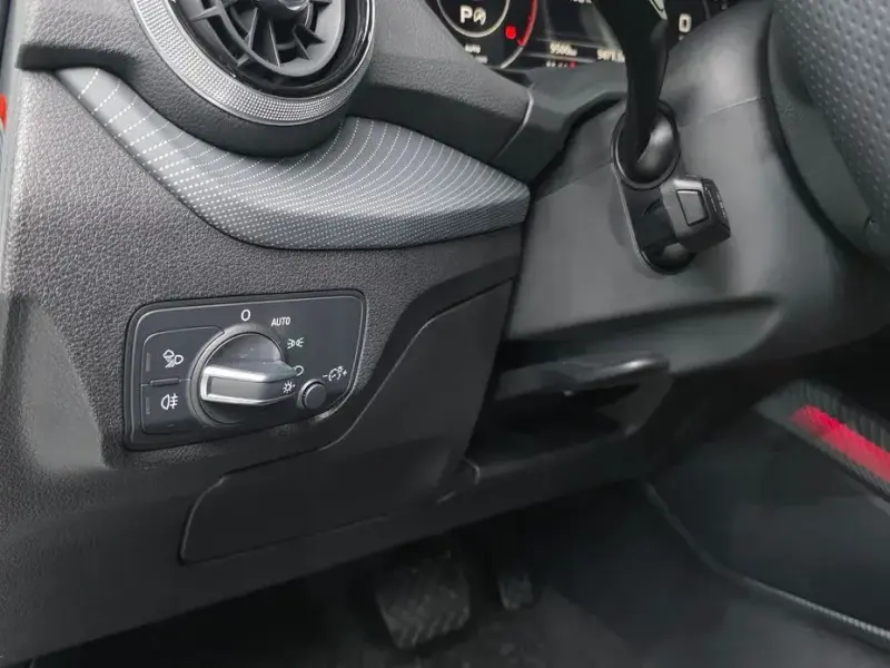 2023 Audi Q2 с пробегом 9 500 км