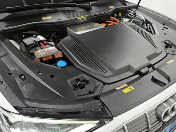 2022 Audi e-tron с пробегом 102 242 км
