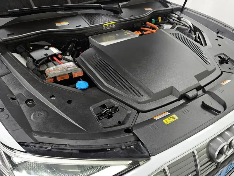 2022 Audi e-tron с пробегом 102 242 км