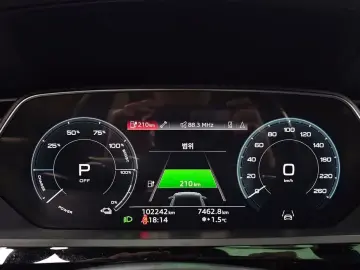 2022 Audi e-tron с пробегом 102 242 км