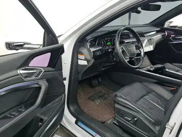 2022 Audi e-tron с пробегом 102 242 км