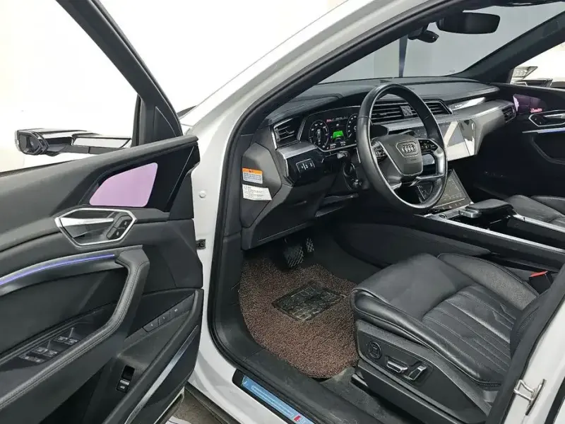 2022 Audi e-tron с пробегом 102 242 км