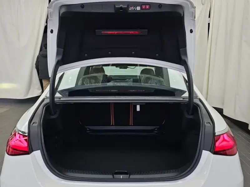 2025 Mercedes-Benz E-Класс с пробегом 617 км