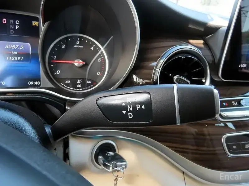 2021 Mercedes-Benz V-Класс с пробегом 112 582 км