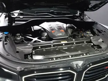 2025 BMW XM с пробегом 7 697 км