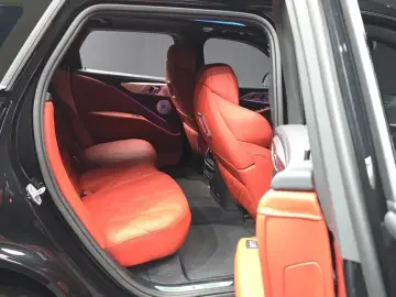 2025 BMW XM с пробегом 7 697 км