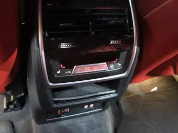 2025 BMW XM с пробегом 7 697 км