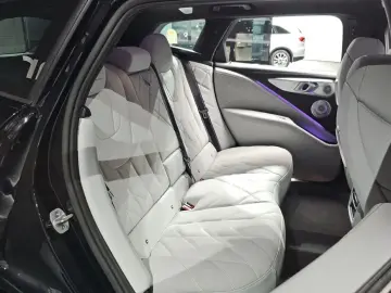 2025 BMW XM с пробегом 4 378 км