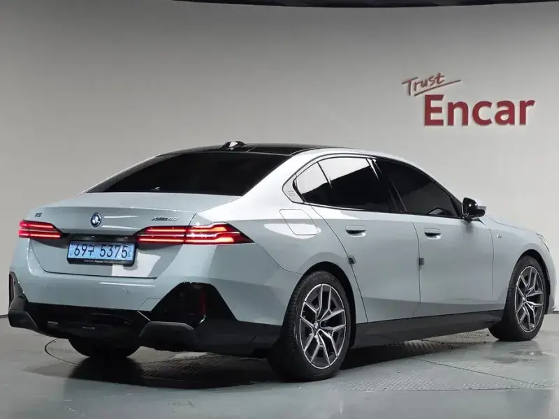 2025 BMW i5 с пробегом 16 667 км