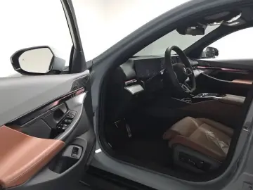 2025 BMW i5 с пробегом 16 667 км