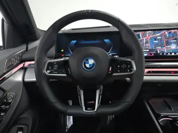 2025 BMW i5 с пробегом 16 667 км