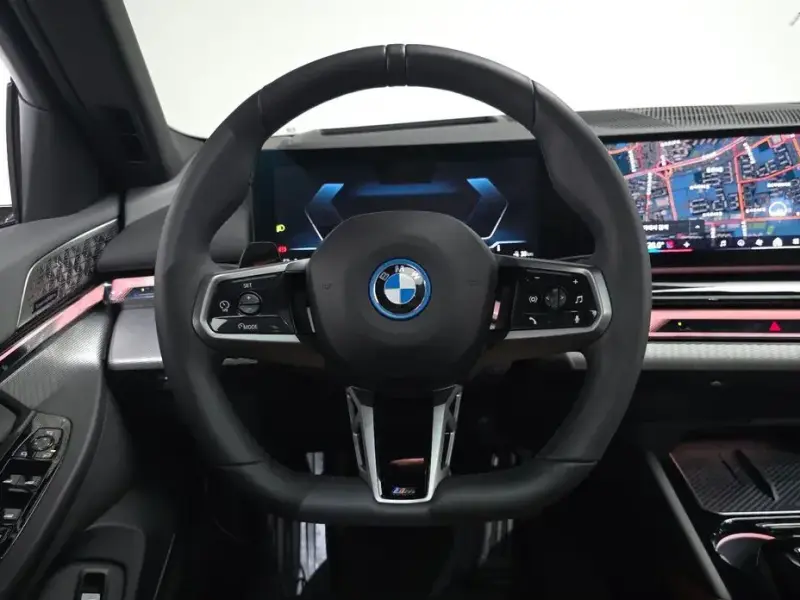 2025 BMW i5 с пробегом 16 667 км