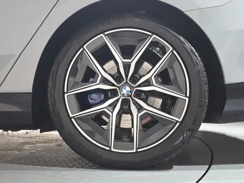 2025 BMW i5 с пробегом 16 667 км