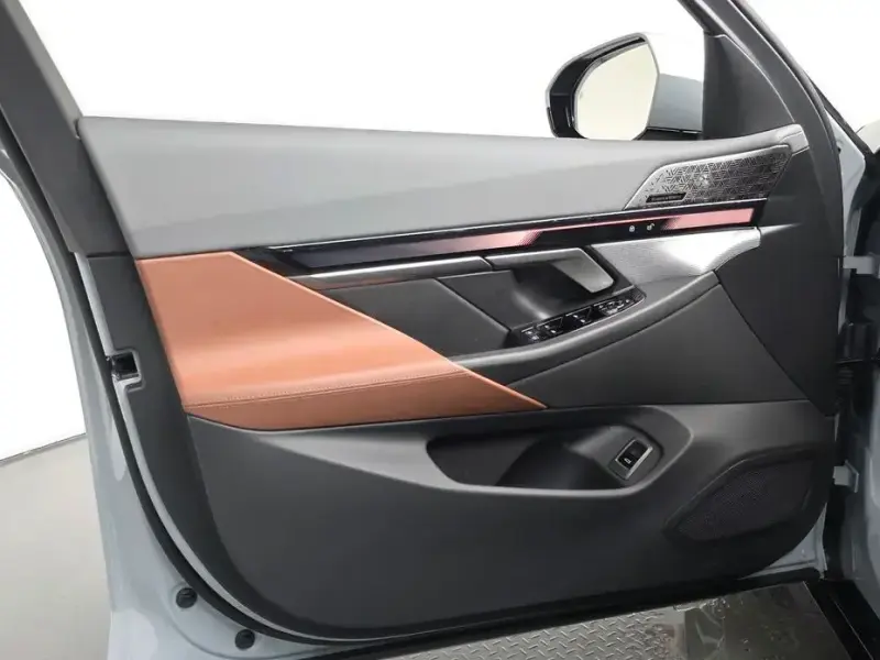 2025 BMW i5 с пробегом 16 667 км
