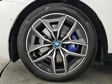 2025 BMW i5 с пробегом 20 004 км