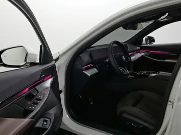 2025 BMW i5 с пробегом 20 004 км