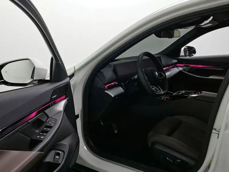 2025 BMW i5 с пробегом 20 004 км
