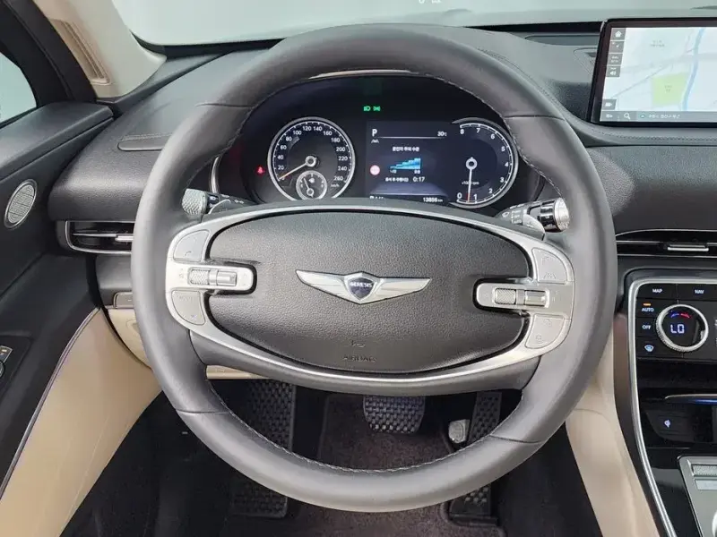 2023 Genesis GV80 с пробегом 13 856 км