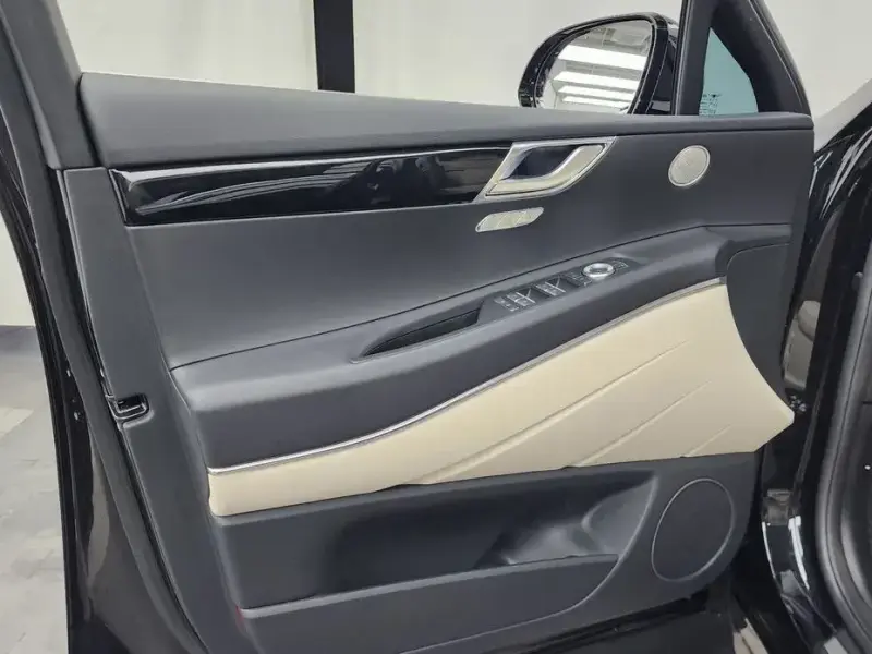 2023 Genesis GV80 с пробегом 13 856 км