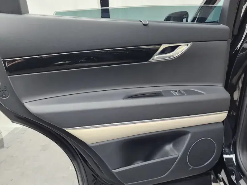 2023 Genesis GV80 с пробегом 13 856 км
