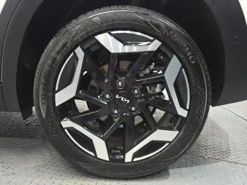 2025 Kia Seltos с пробегом 4 883 км