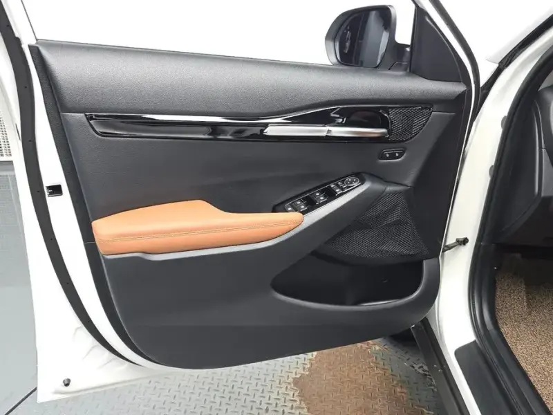 2025 Kia Seltos с пробегом 4 883 км