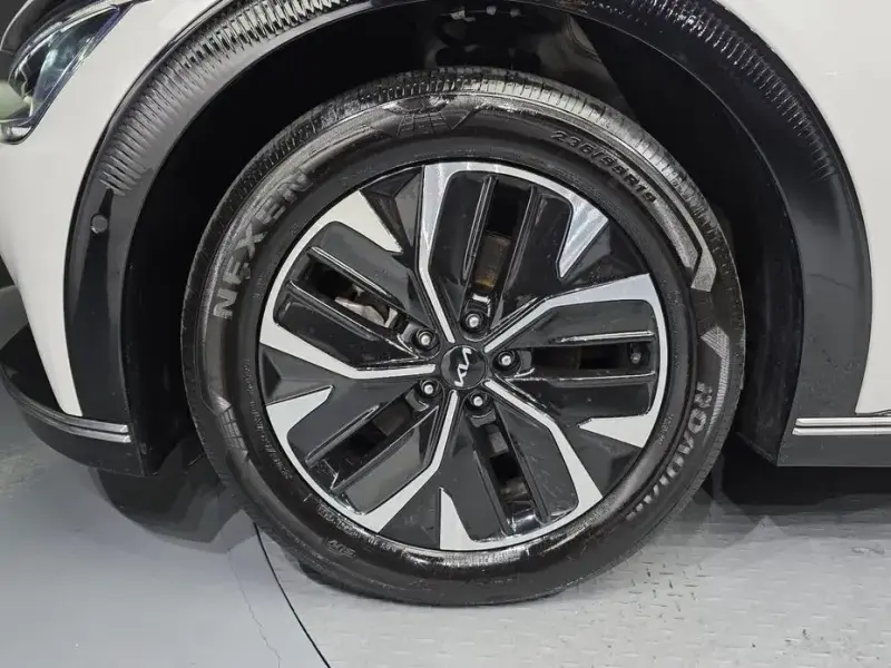2024 Kia EV6 с пробегом 27 898 км
