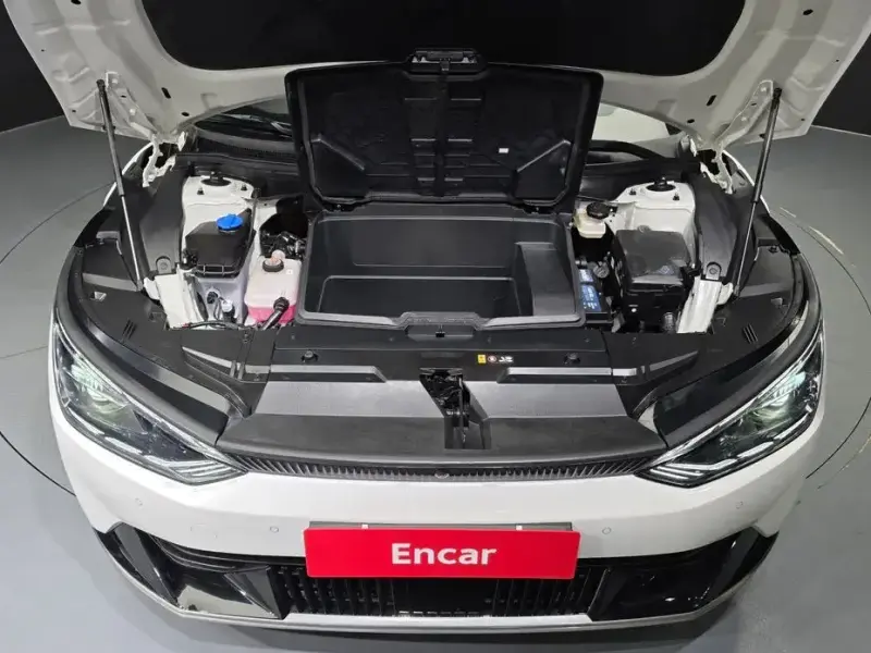 2024 Kia EV6 с пробегом 27 898 км