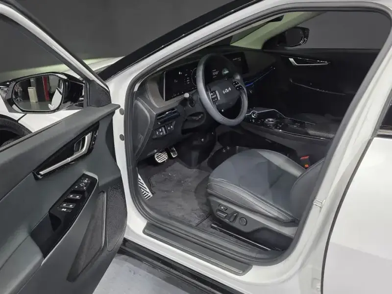 2024 Kia EV6 с пробегом 27 898 км