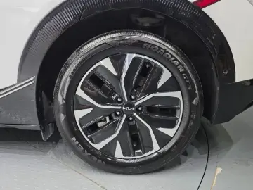 2024 Kia EV6 с пробегом 27 898 км