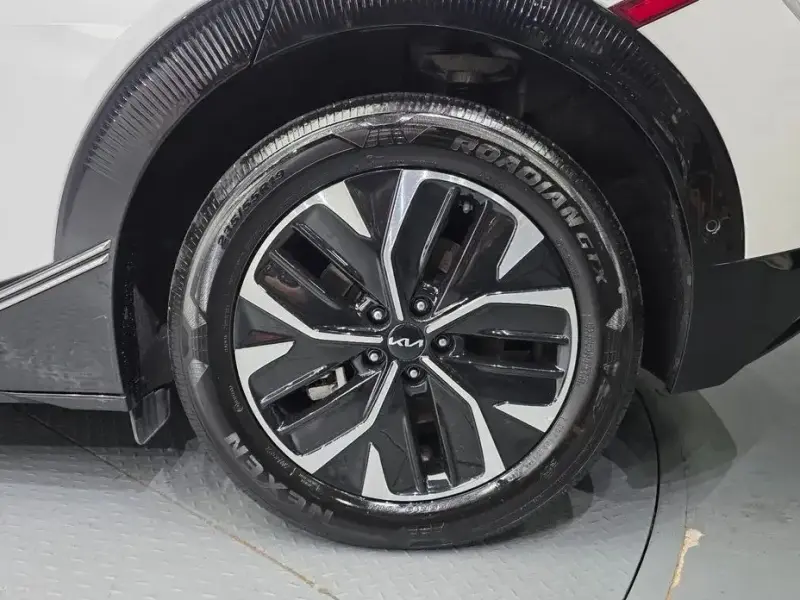 2024 Kia EV6 с пробегом 27 898 км