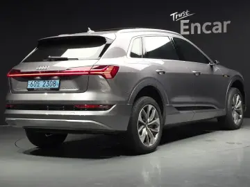 2020 Audi e-tron с пробегом 98 811 км