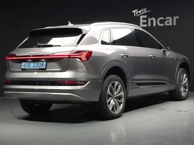 2020 Audi e-tron с пробегом 98 811 км