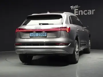 2020 Audi e-tron с пробегом 98 811 км