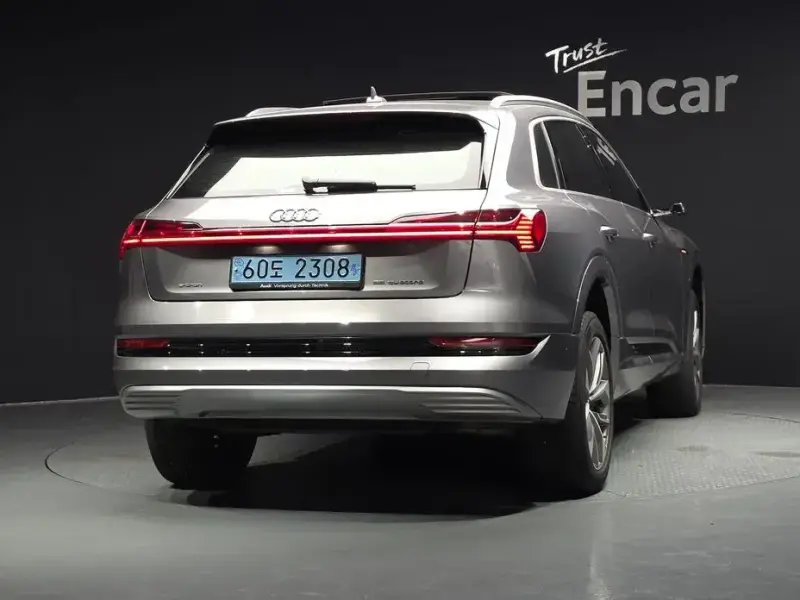 2020 Audi e-tron с пробегом 98 811 км