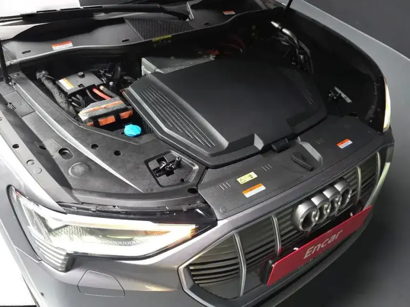 2020 Audi e-tron с пробегом 98 811 км
