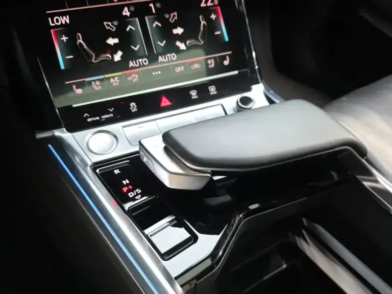 2020 Audi e-tron с пробегом 98 811 км