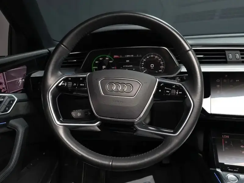 2020 Audi e-tron с пробегом 98 811 км