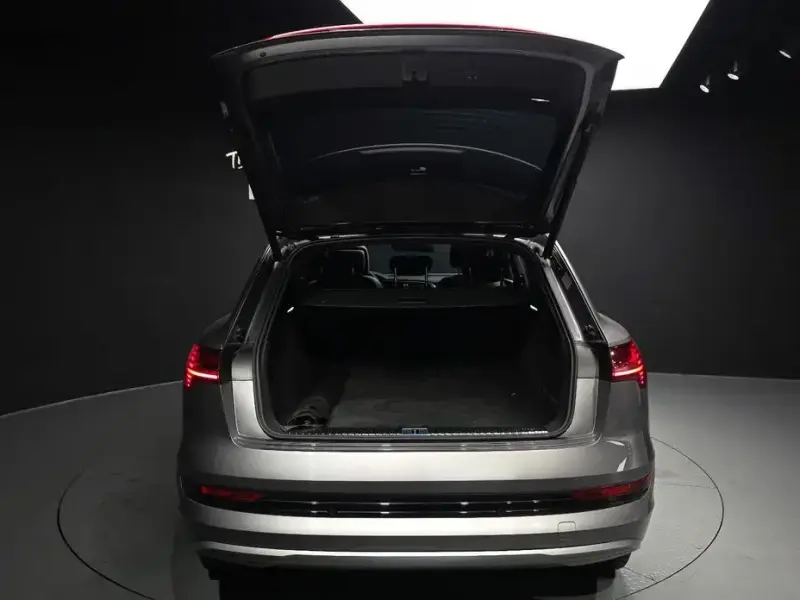 2020 Audi e-tron с пробегом 98 811 км