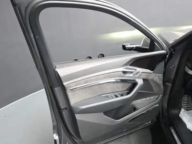 2020 Audi e-tron с пробегом 98 811 км