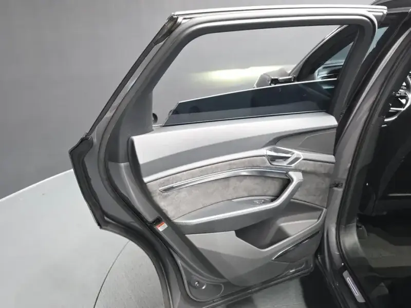 2020 Audi e-tron с пробегом 98 811 км