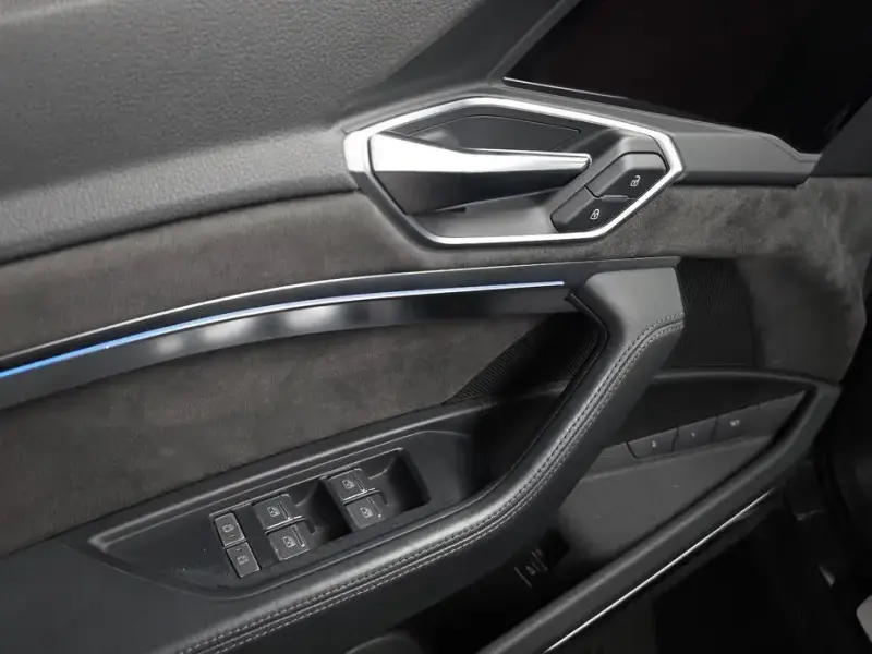 2020 Audi e-tron с пробегом 98 811 км