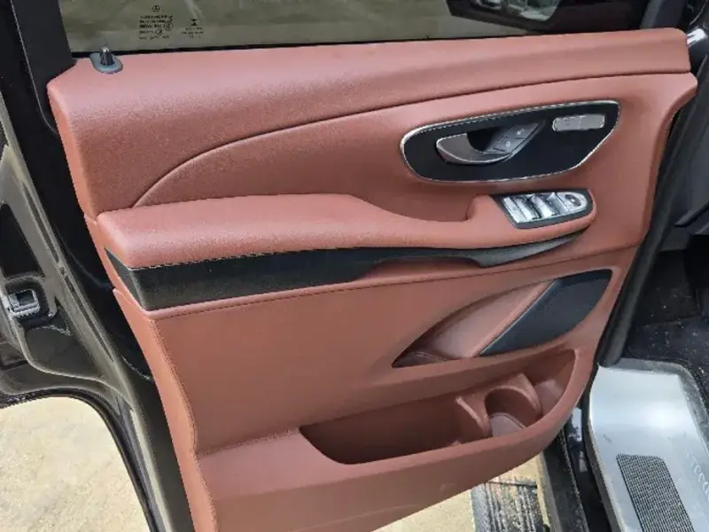 2023 Mercedes-Benz V-Класс с пробегом 3 200 км