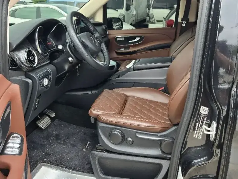 2023 Mercedes-Benz V-Класс с пробегом 3 200 км
