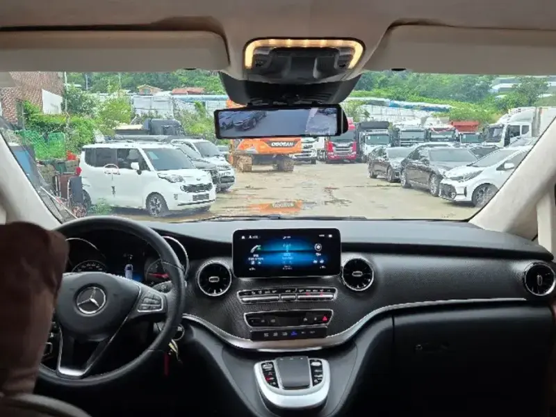 2023 Mercedes-Benz V-Класс с пробегом 3 200 км