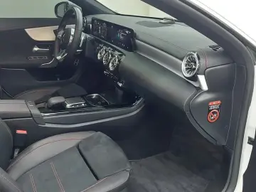 2023 Mercedes-Benz CLA с пробегом 33 640 км
