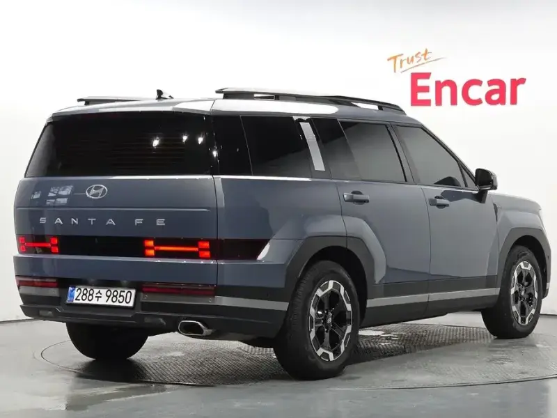 2025 Hyundai Santa Fe с пробегом 7 947 км